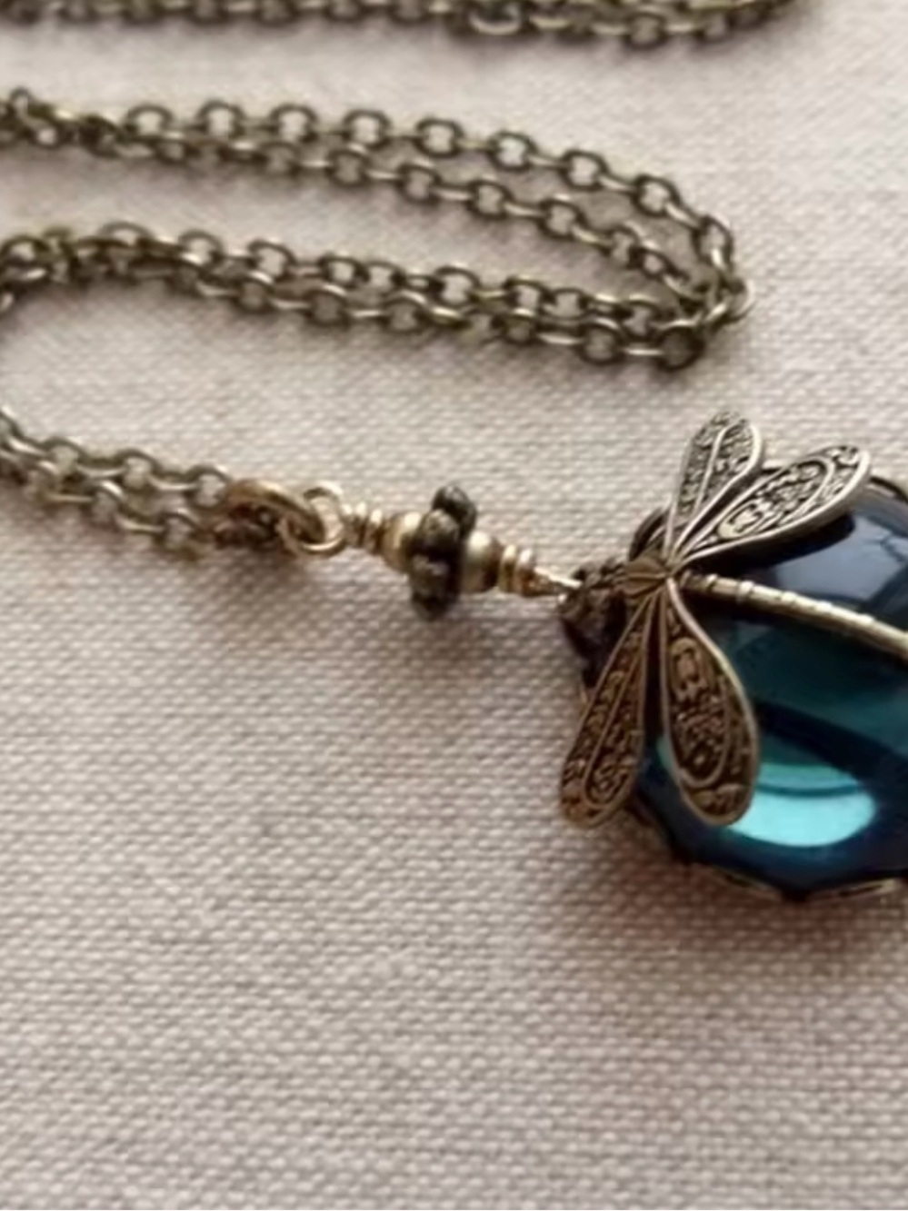 Vintage-Inspired Silver Necklace with Teal Pendant - Picture 5 of 5